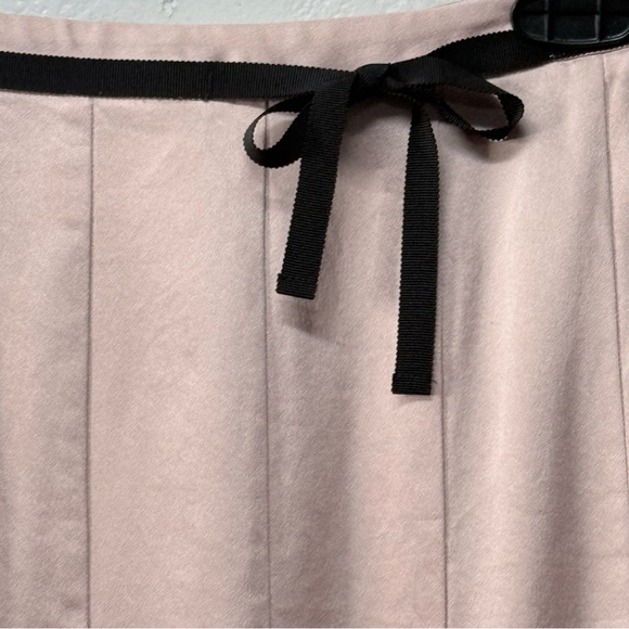Express 100% Silk Blush Pink A-Line Midi Skirt Black Trim Bow Size 2 - Picture 3 of 10